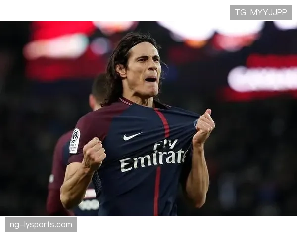 卡瓦尼训练完回家还得熨球衣？