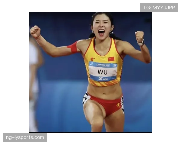 吴艳妮赛前喝冰美式像打卡上班，网友：这姐是田径圈刘亦菲还是自律狂魔？