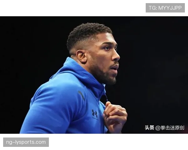 安东尼·约书亚离场拎的那个包，比我整套房都贵