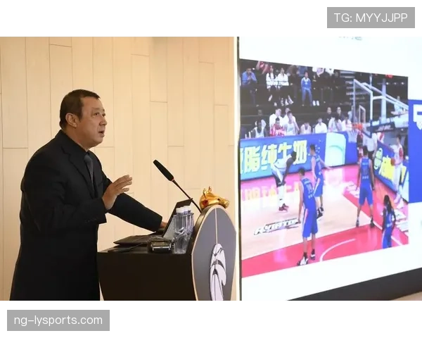 故意肘击犯规判罚标准，裁判如何精准识别和取证